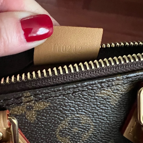 LOUIS VUITTON
Monogram Nano Speedy Bandouliere - Picture 3 of 16